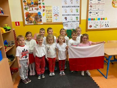 Szkoła do hymnu